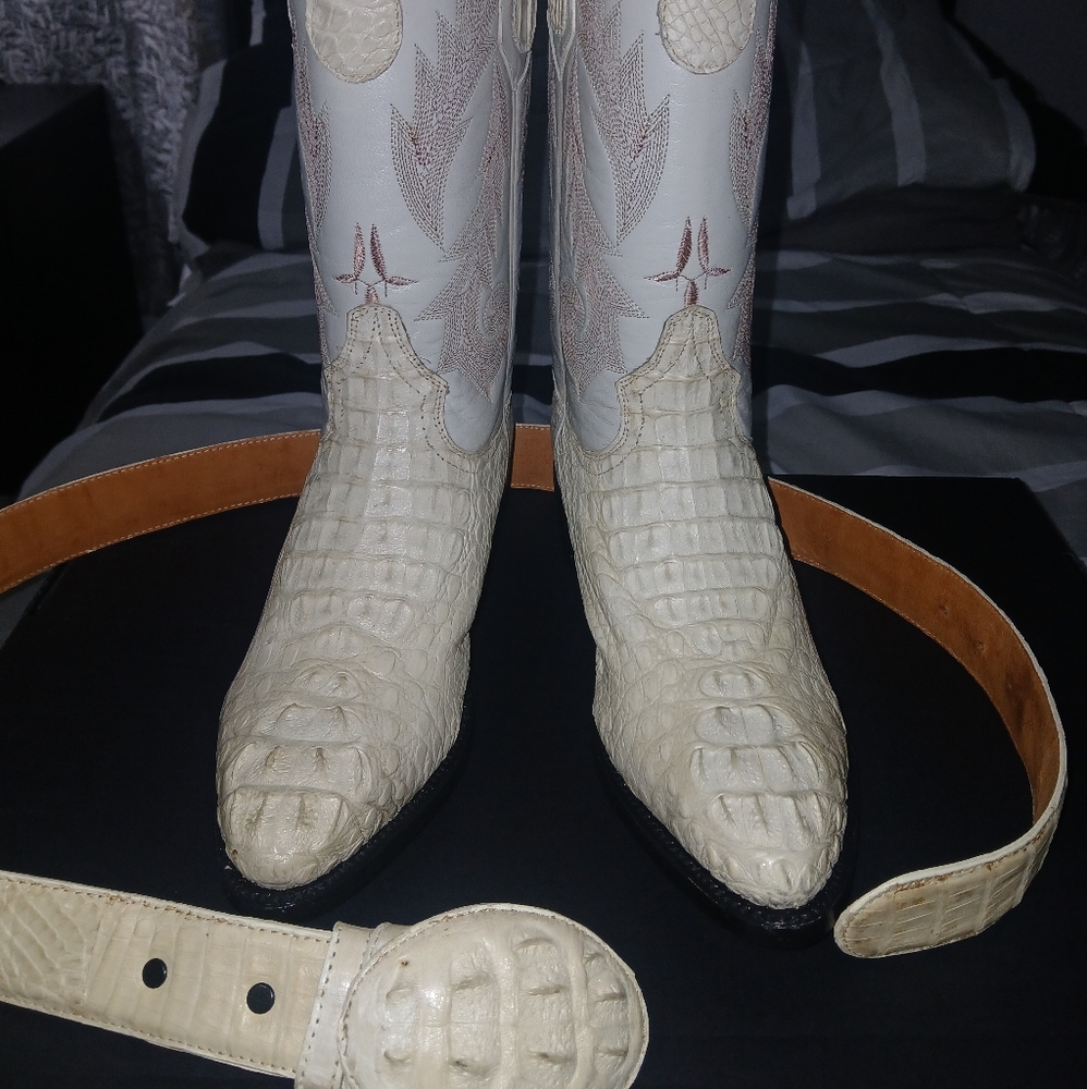 Elegant Cream Western Boots